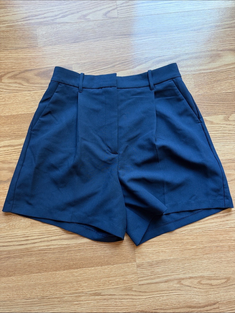 Abercrombie High-Waist Black Pleated Shorts